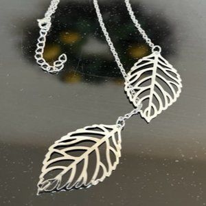 Fashion Leaf Hanging Charm Jewelry Chain - Woman's Necklace. Silver tone